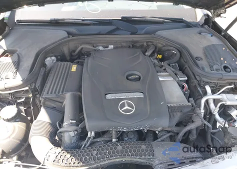 2017 Mercedes-Benz E 300 4Matic z USA, uszkodzony, nr VIN WDDZF4KB0HA096235